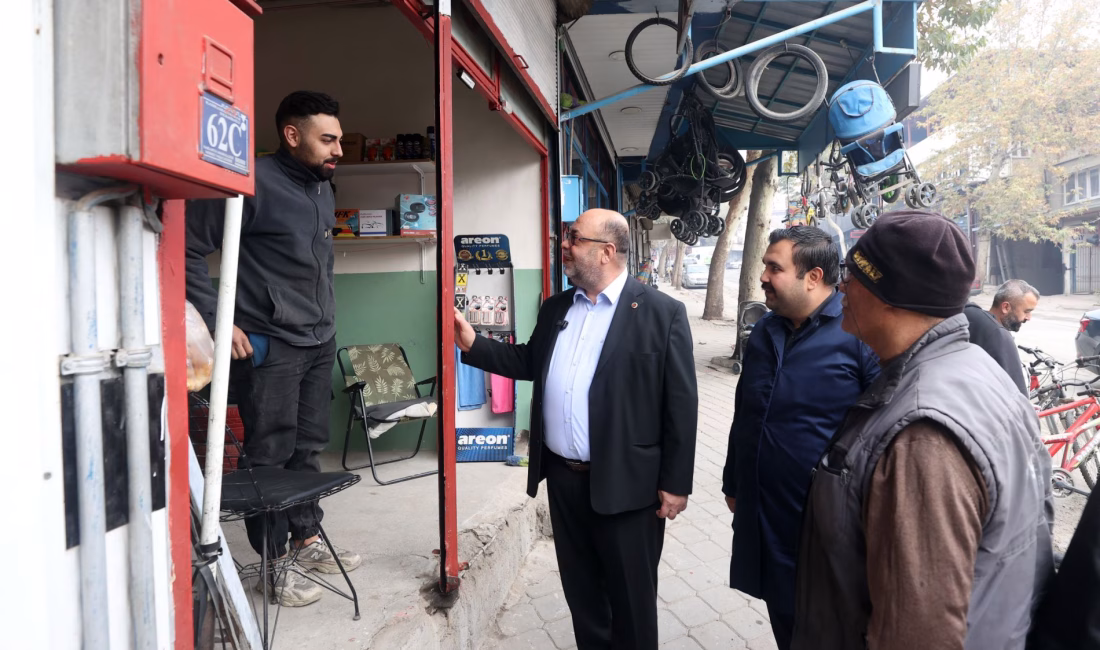 Dulkadiroğlu Belediye Başkanı Mehmet Akpınar, Sakarya Mahallesi Muhtarı Resul Karademir