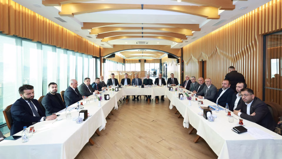 Şairler Tepesi’nde ilçe belediye başkanları ile bir araya gelen Başkan