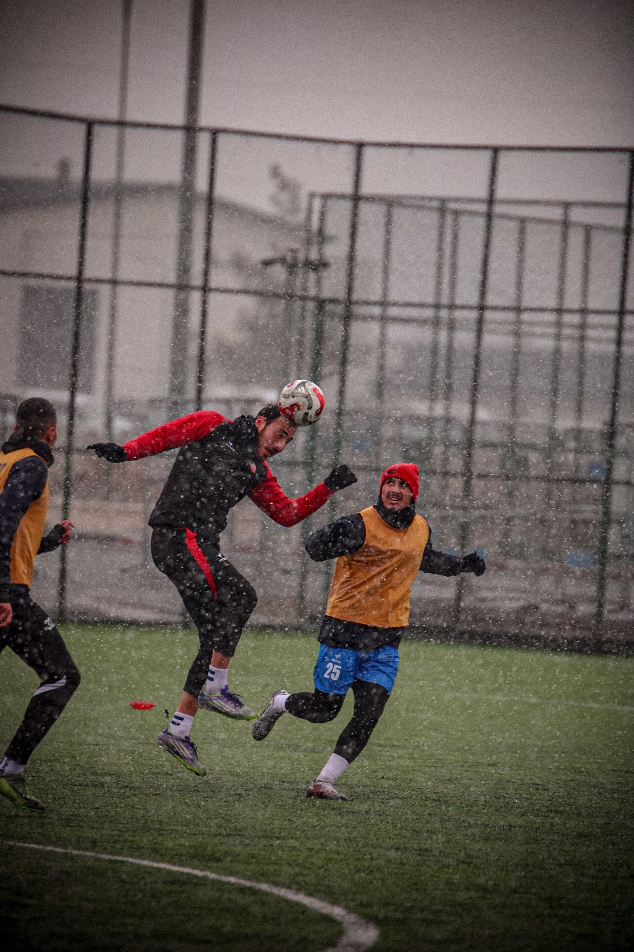 Kahramanmaraşspor'da Kar Altında Kritik Hazırlık: Hacettepe Deplasmanı Öncesi Nefes Kesen İdman! 1 a e e adee