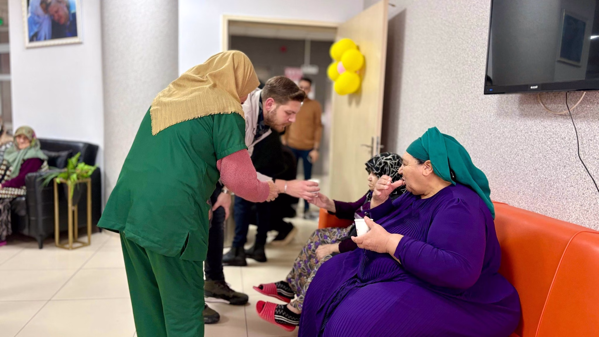 Ak parti kahramanmaras genclik kollari’ndan huzurevi ziyareti () Ak parti kahramanmaras genclik kollari’ndan huzurevi ziyareti ()