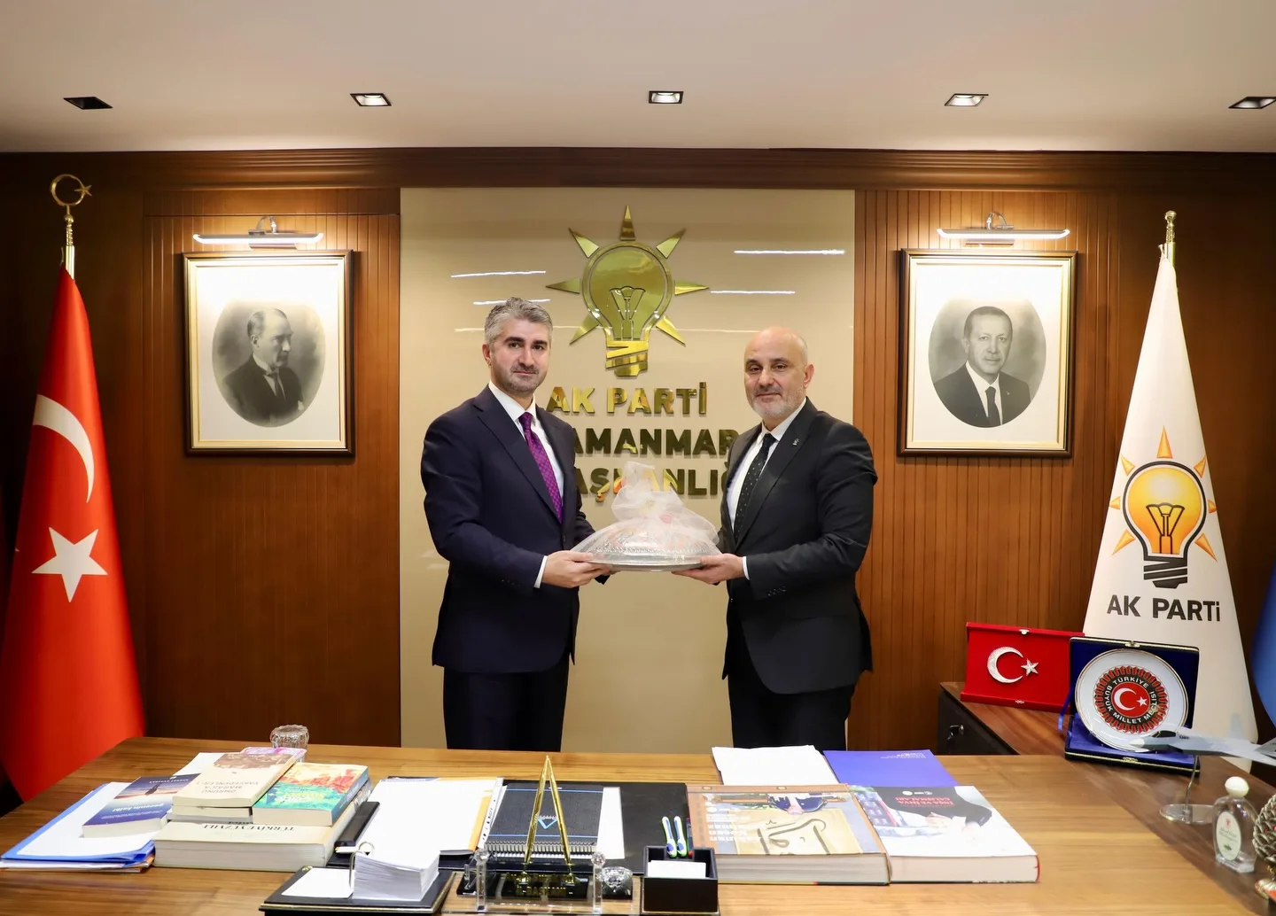 Bakan Yardimcisi Zafer Tarikdaroglu’ndan AK Parti Kahramanmaras Il Baskanligina Ziyaret ()