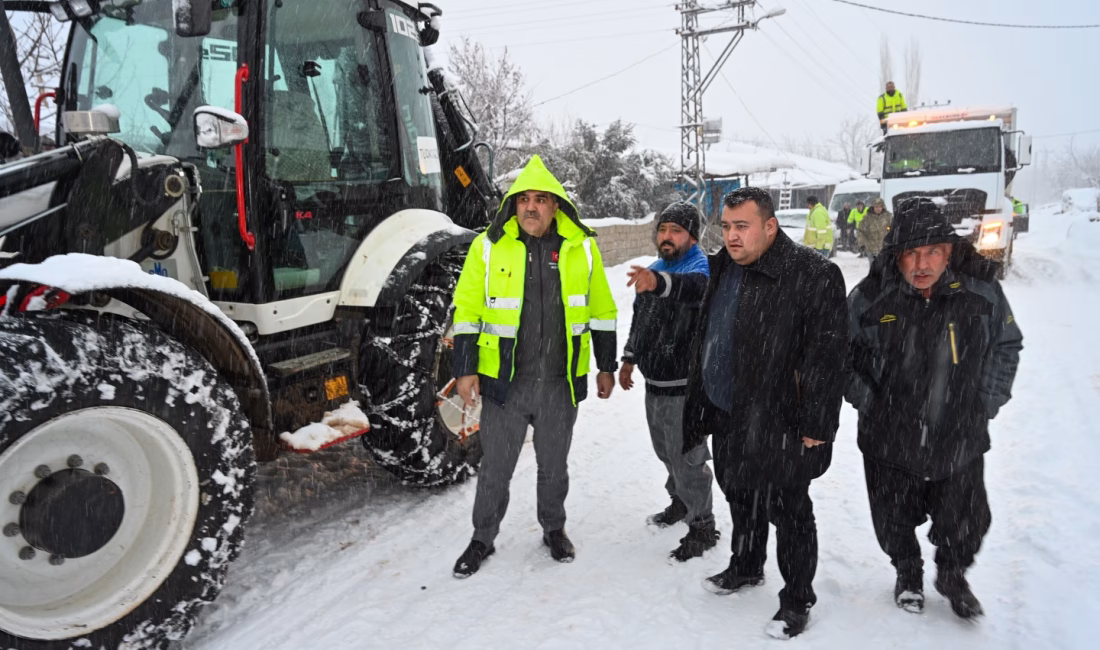 Türkoğlu Belediye Başkanı Mehmet Karaca, ilçede etkisini giderek artıran kar