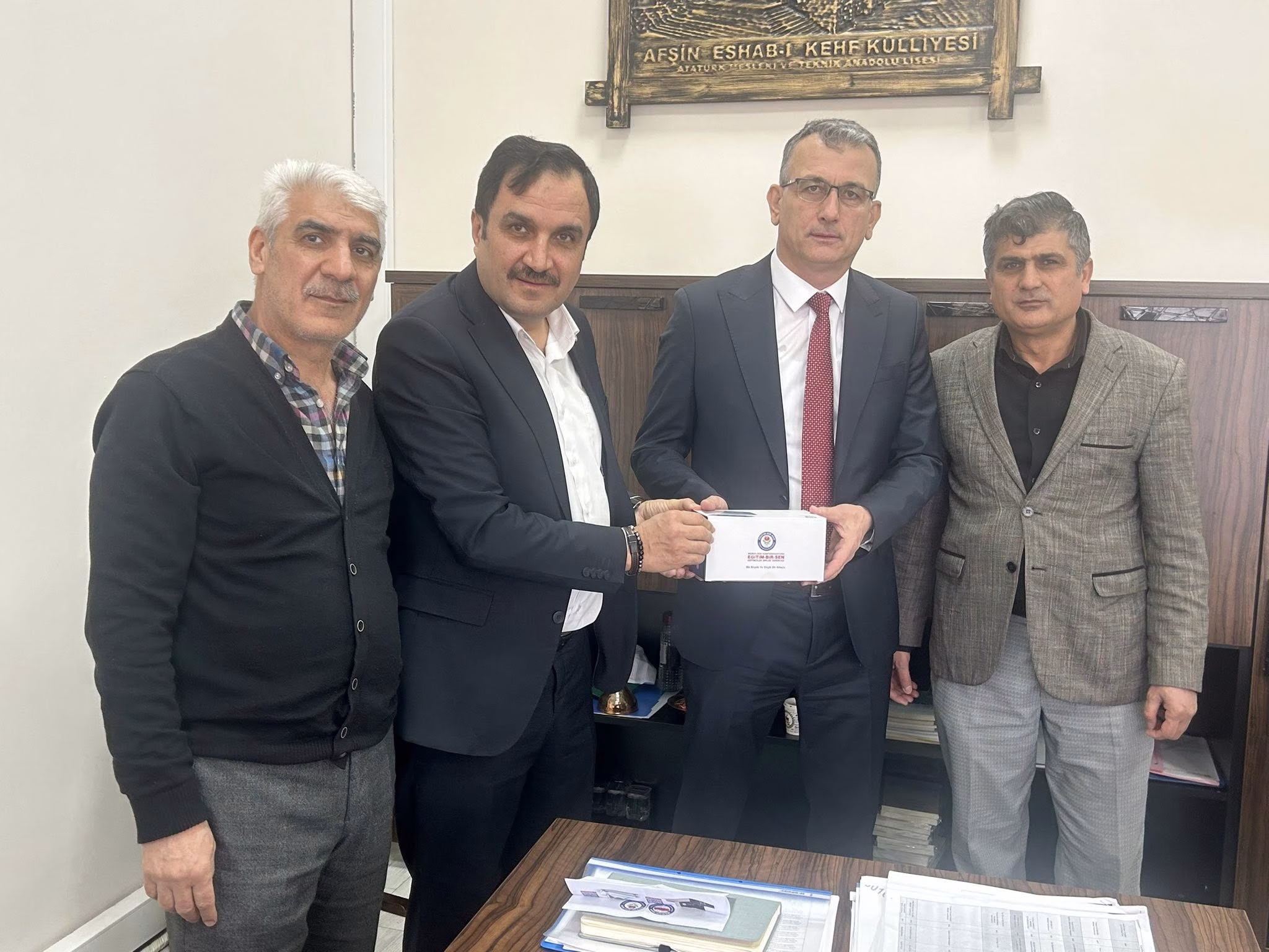 Egitim Bir Sen’den Kahramanmaras’ta Uyelere Anlamli Hediye ()