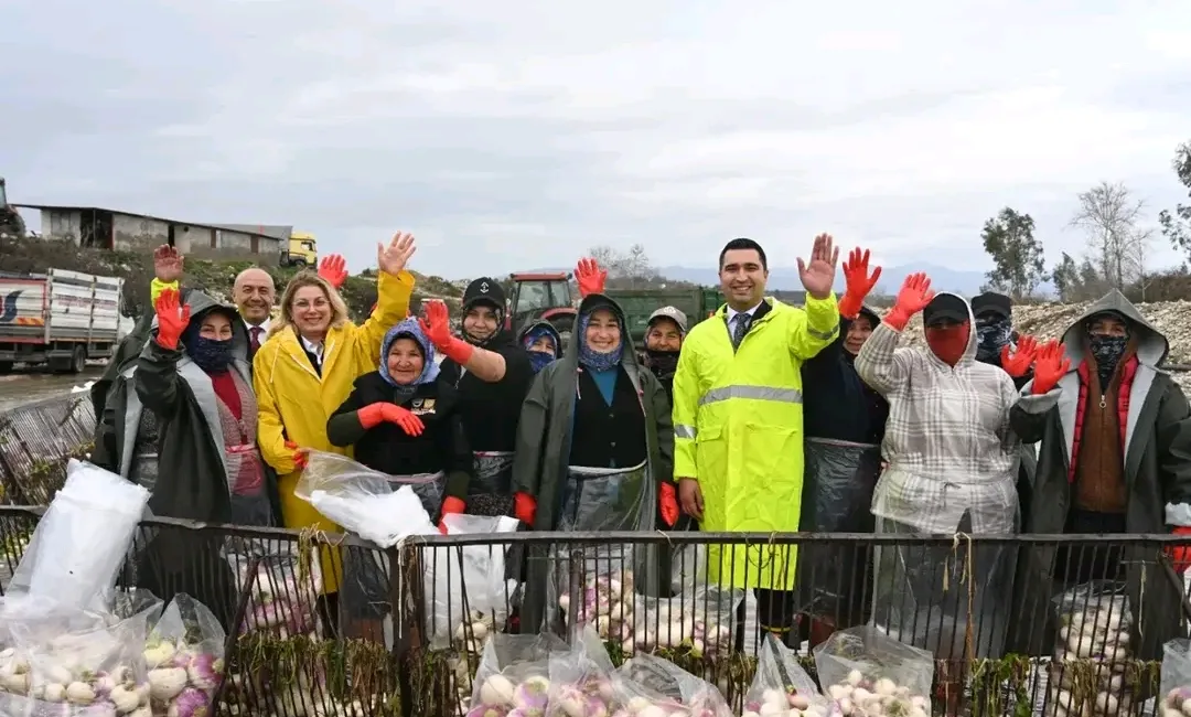 Kaya Kadirli’de Lokanta Çamlıkahve Turp Metkezinde Temaslarda Bulundu
