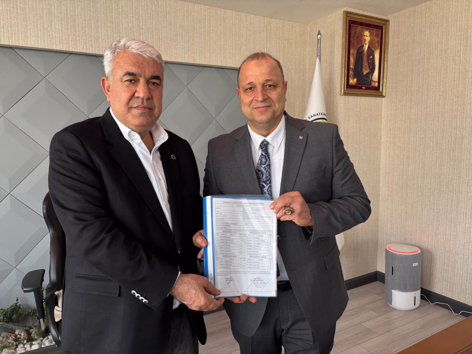 Lokanta, Pastane, Kebapci ve Donerciler Odasi’nda Yeni Donem Basladi Haci Fidan Mazbatasini Aldi ()