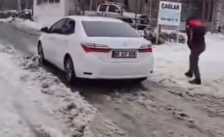Düziçi Gökçayır Köyü’nde etkili olan yoğun kar yağışı ve ardından