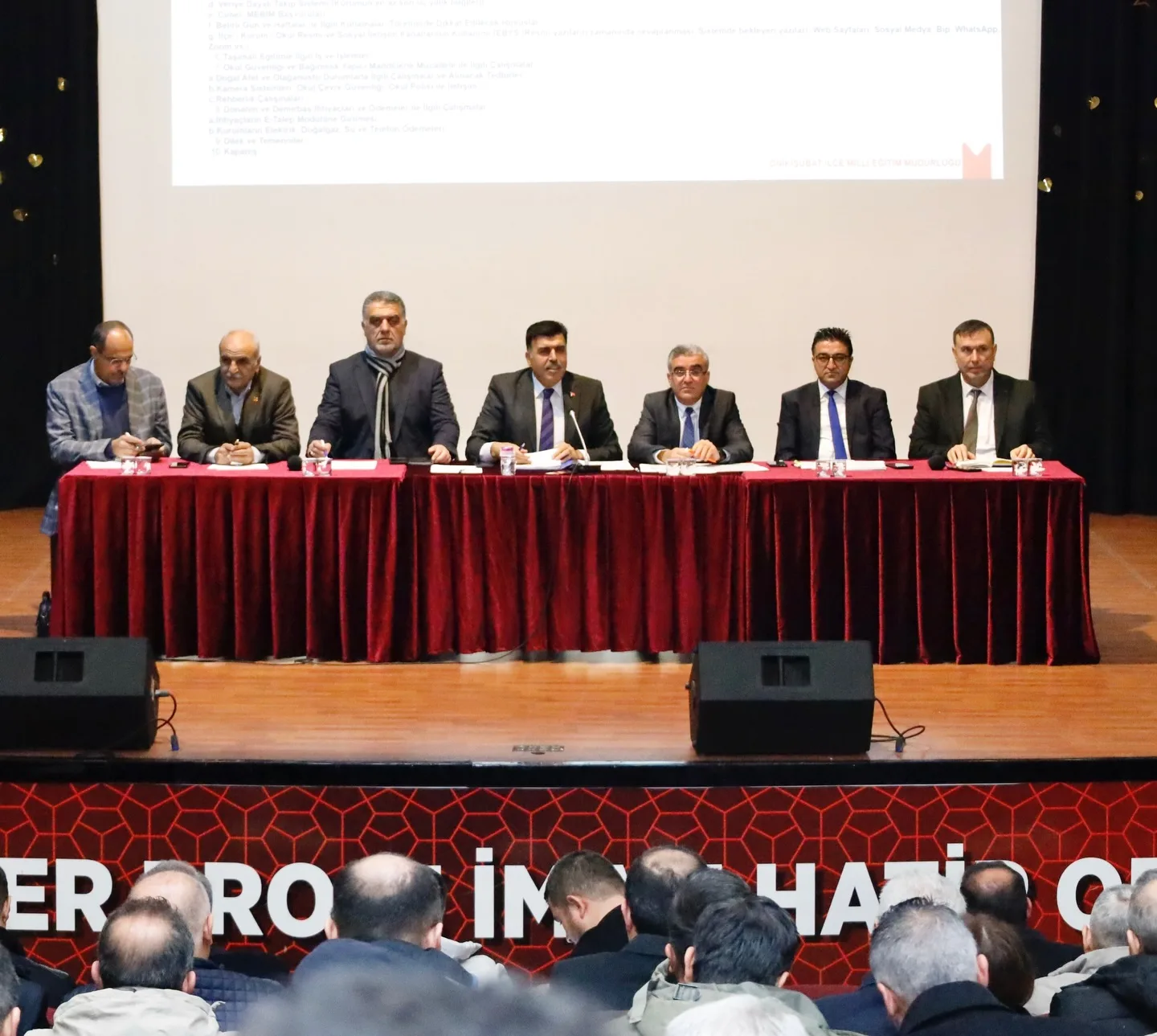 Onikisubat’ta Egitim Kurumlari Mudurleri . Donem Degerlendirme Toplantisi Yapildi ()