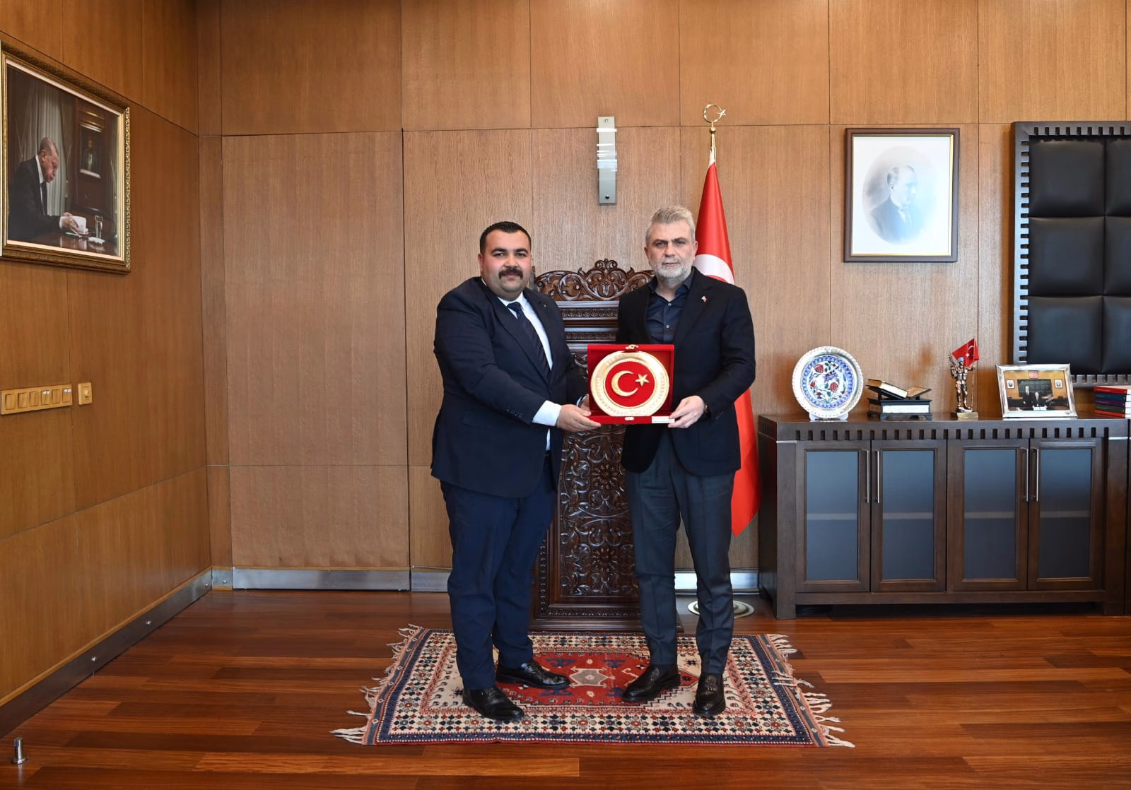 Sakarya Mahallesi Muhtari Resul Karademir’den Baskan Firat Gorgel’e Ziyaret ()