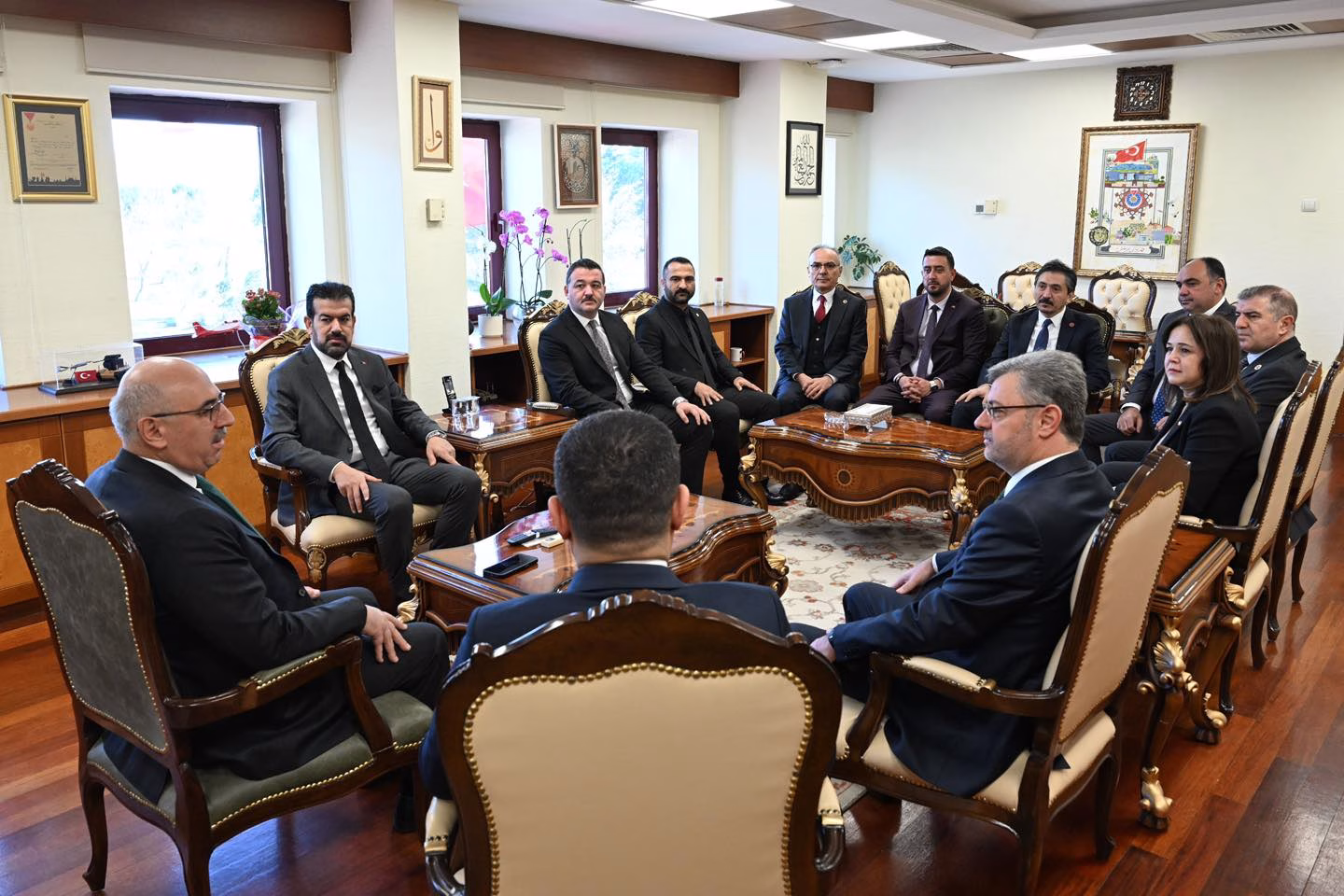 Stratejik Arastirmalar ve Akademisyenler Dernegi’nden Rektor Mahmut Ak’a Ziyaret ()