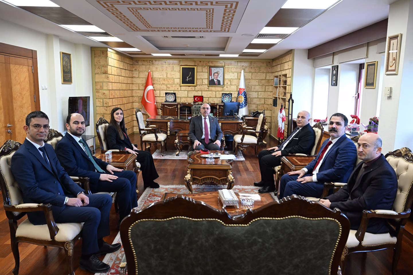 Stratejik Arastirmalar ve Akademisyenler Dernegi’nden Rektor Mahmut Ak’a Ziyaret ()
