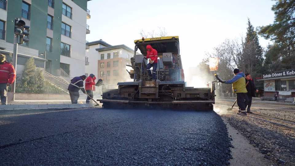 Büyükşehir Belediyesi, altyapı ve inşa faaliyetlerinin tamamlandığı Zübeyde Hanım Bulvarı’nda