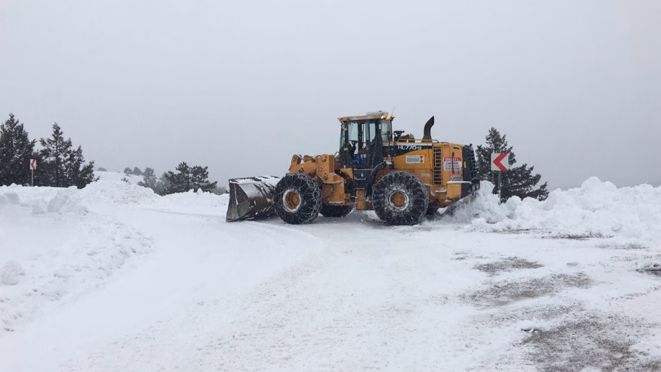 Büyükşehir Belediyesi, şehir merkezinin yanı sıra ilçelerde ve kırsal mahallelerde