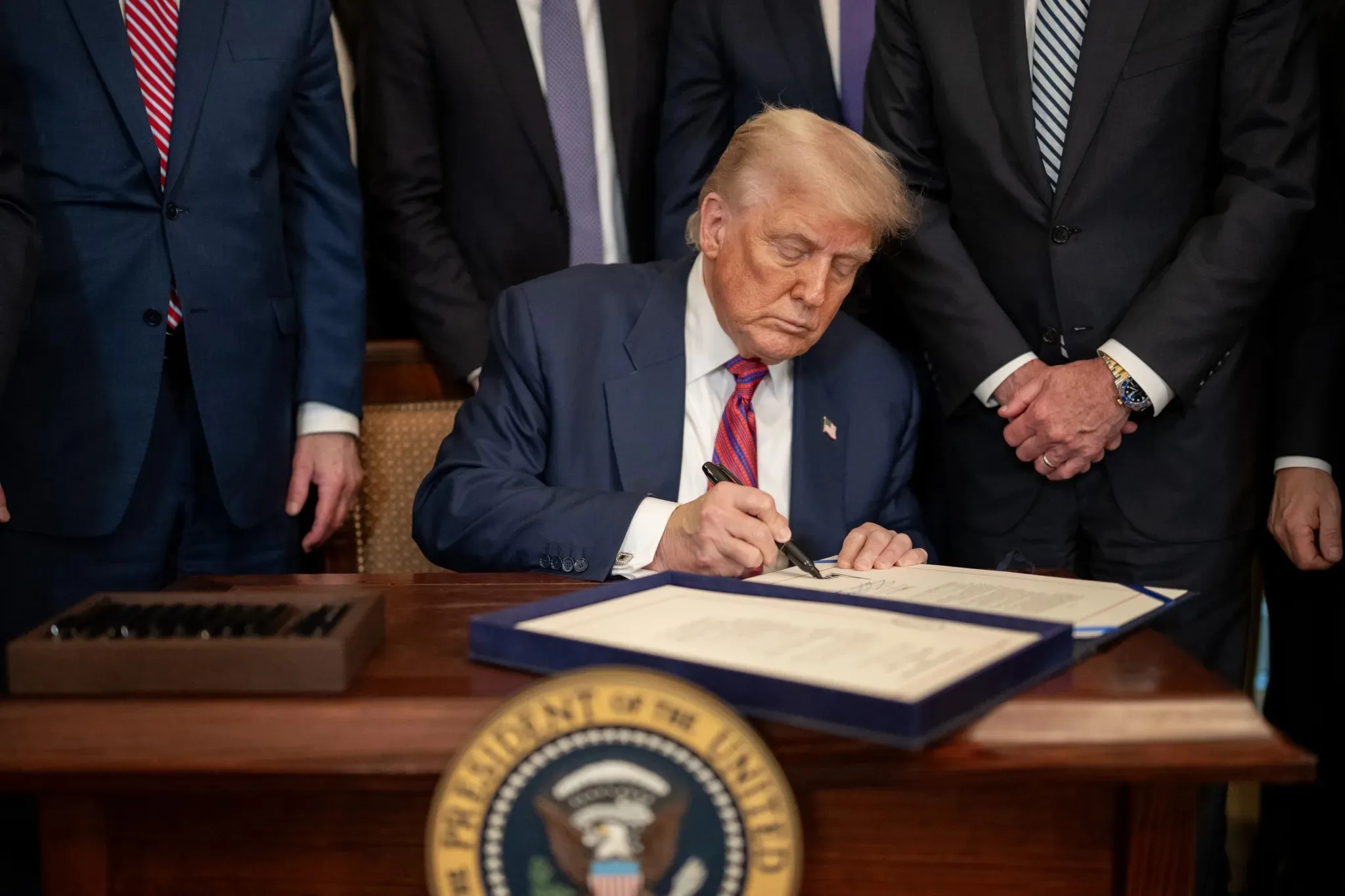 Trump, Küba'ya petrol satan ülkelere tarife uygulanmasına yönelik kararname imzaladı Trump, Küba'ya petrol satan ülkelere tarife uygulanmasına yönelik kararname imzaladı