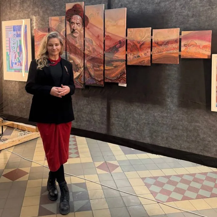 Rus Ressam Kirillova St. Petersburg'daki Sergide Türkiye’nin Sanat Elçisi Oldu Rus Ressam Kirillova St. Petersburg'daki Sergide Türkiye’nin Sanat Elçisi Oldu