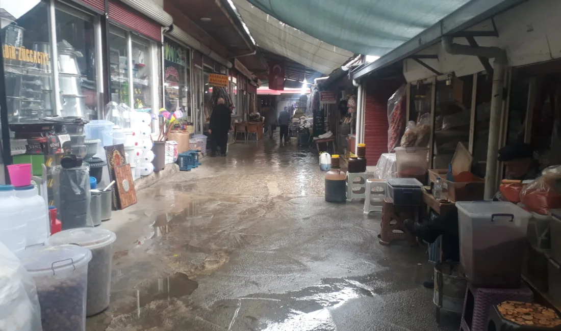 Bir zamanlar insan kaynayan tarihi çarşıda şimdi sessizlik hâkim,
Asırlık Çarşıda