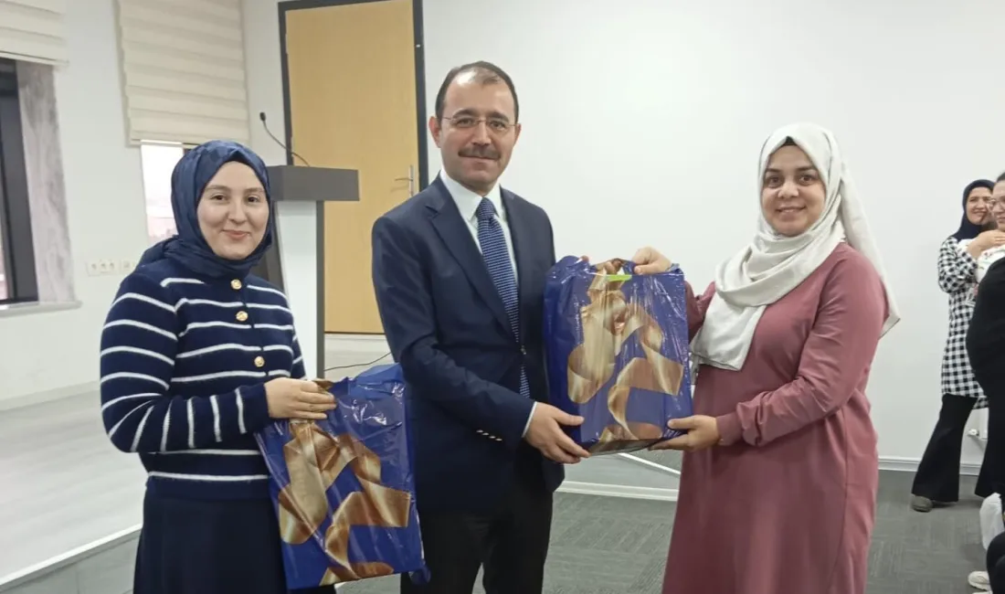 Anne Akademisi Eğitimi Başarıyla Tamamlandı, Katılımcılara Çocuk Gelişim Seti Hediye