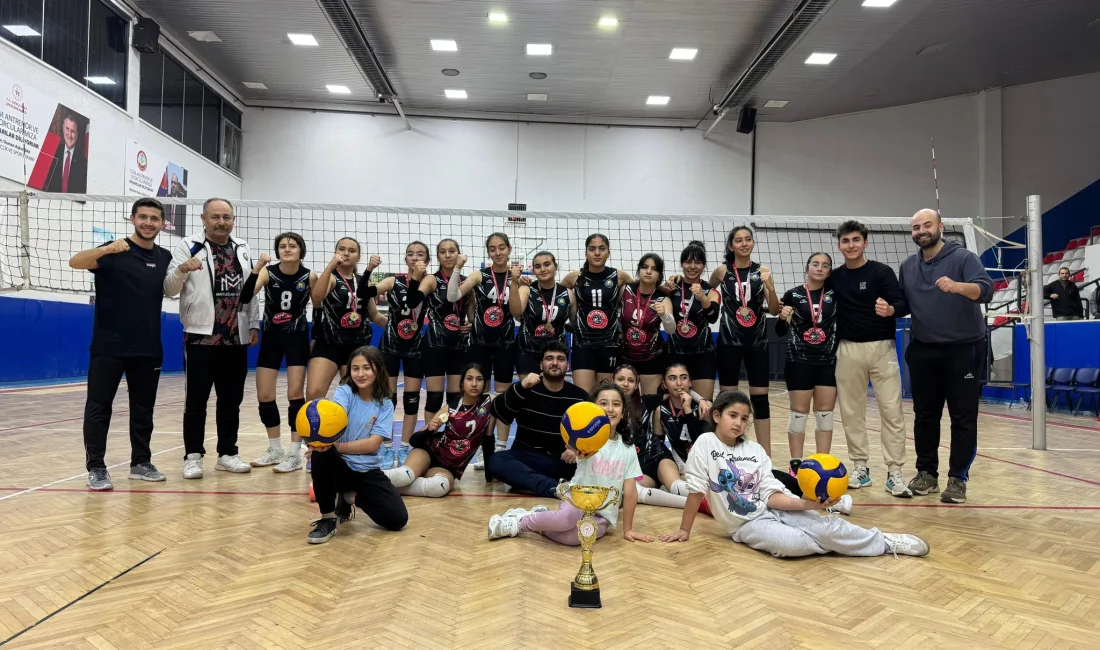 TVF Osmaniye Voleybol Altyapı Müsabakaları kapsamında mücadele eden Osmaniye Milli