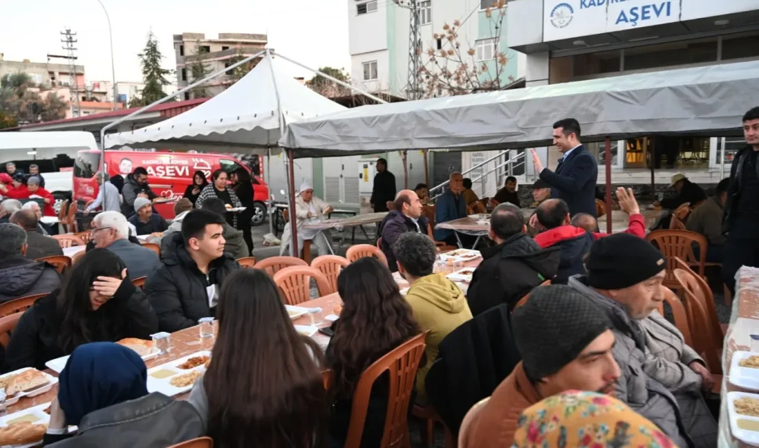 Başkan ve Vatandaşlar Eski Otogar Aşevinde Ramazan Sofrasında Buluştu