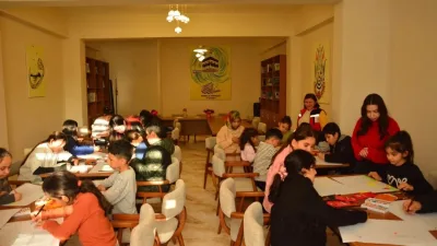 Kadirli Çiğdem Camii’nde düzenlenen etkinlikte, çocuklar Ramazan ayının anlamını öğrenirken