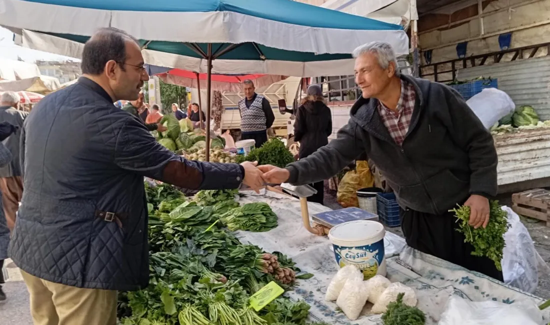 Kadirli Kaymakamı Erdinç Dolu, ilçe merkezindeki cadde esnafı ile Cumartesi