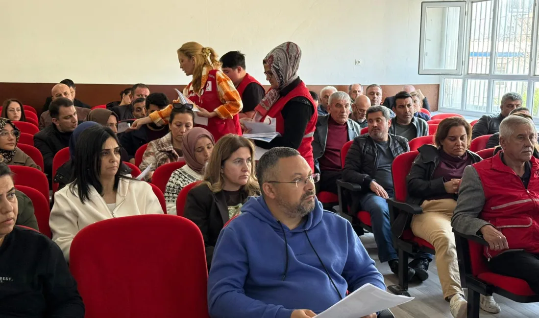 Kadirli’de Türk Kızılayı gönüllü öğretmenlerine yönelik bilgilendirme toplantısı düzenlendi. Kadirli