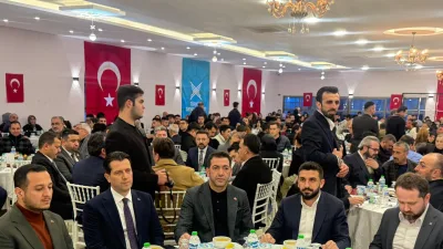 İsmail Kaya, Osmaniye’deki TÜGVA Aile İftar Programı’nda gençlerle buluştu. Konuşmasında