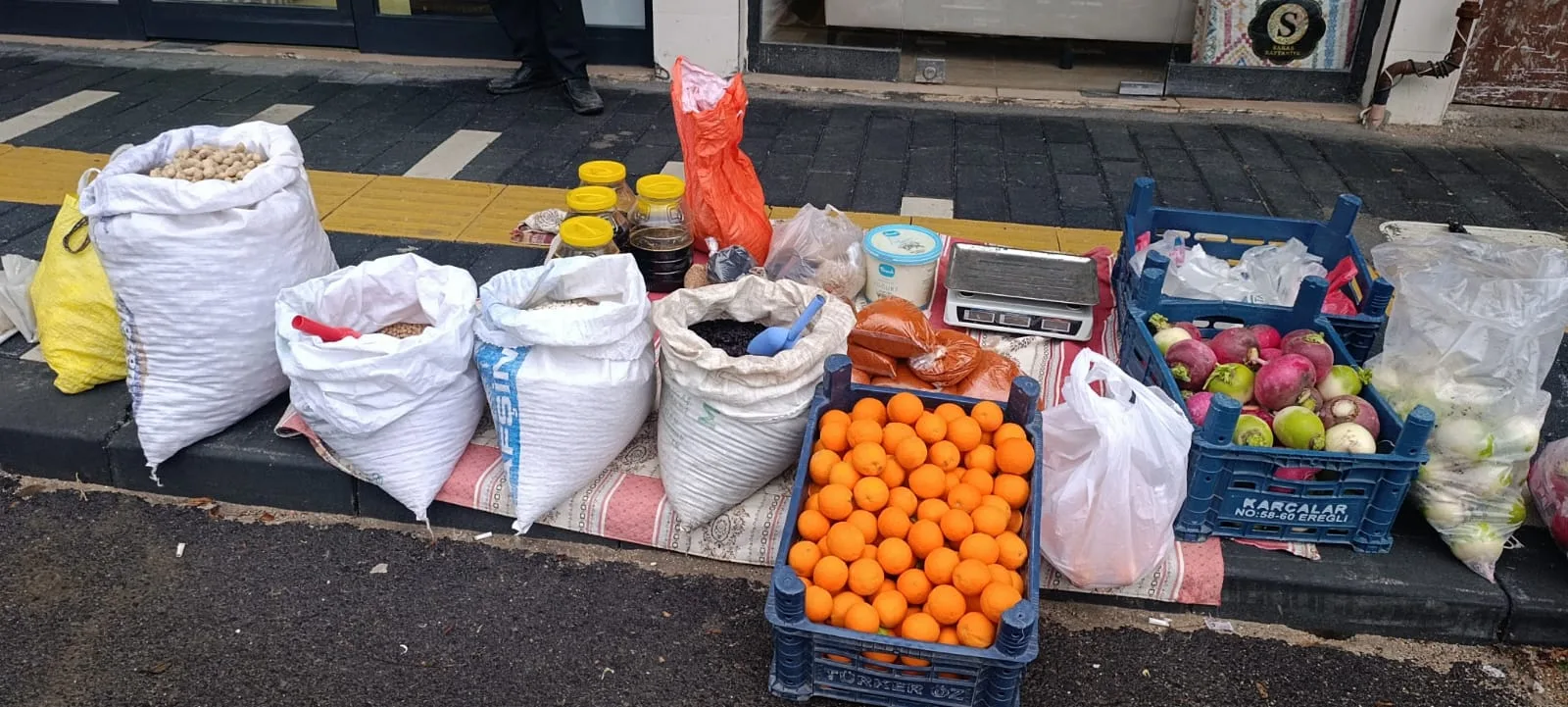 Ramazan Arifesinde Andırın Köy Pazarında Sakinlik Hakim