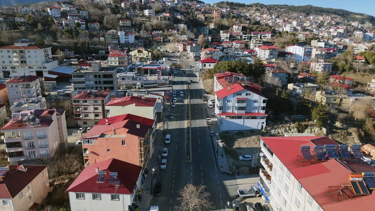 Andırın’da İlk Ders Zili Bayrak Sevgisiyle Çaldı