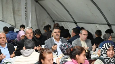 Türkoğlu Belediyesi tarafından Türkoğlu Millet Meydanı’nda kurulan İftar Çadırı, Ramazan