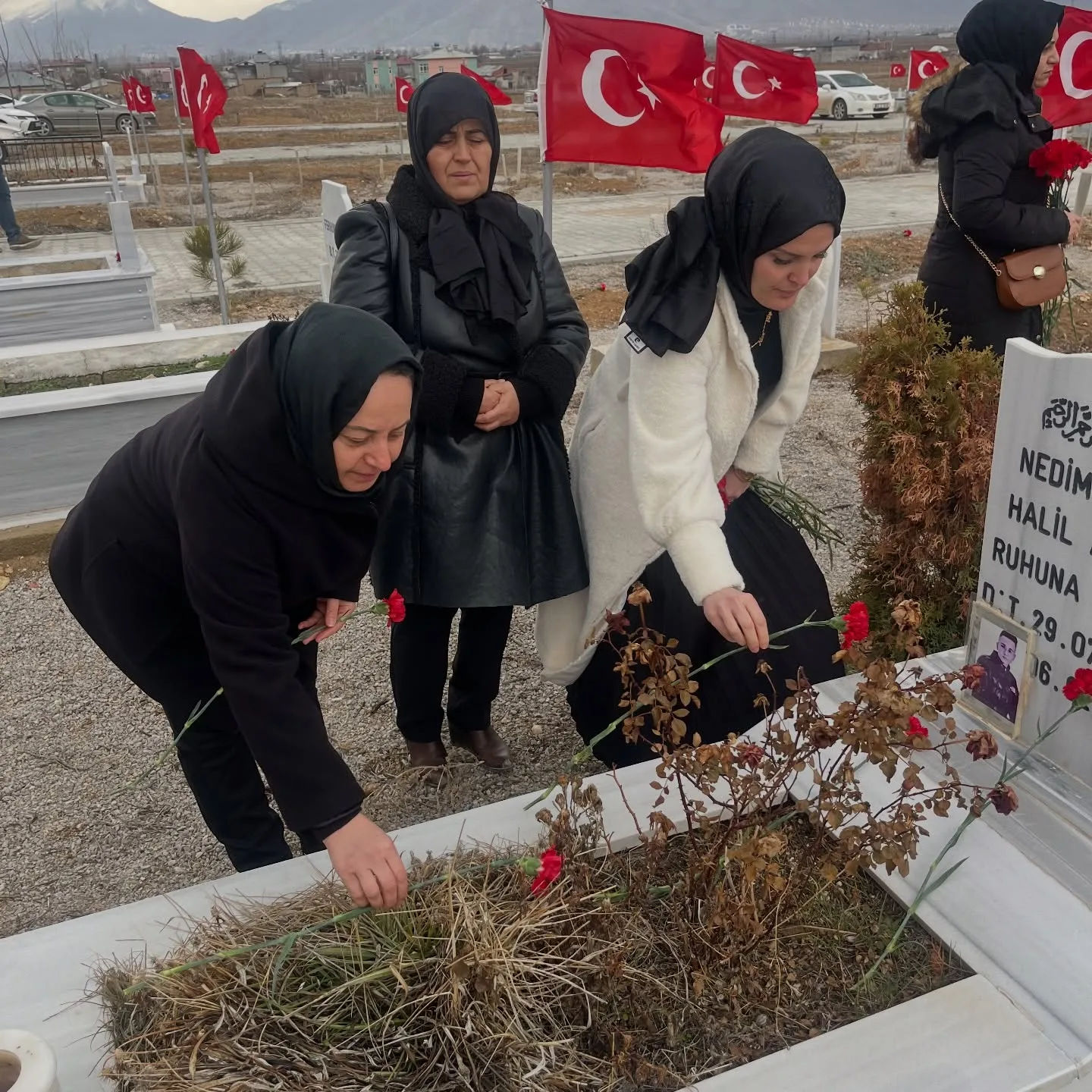 CHP Elbistan Kadin Kollarindan 6 Subat Deprem Sehitleri Icin Anlamli Anma 1