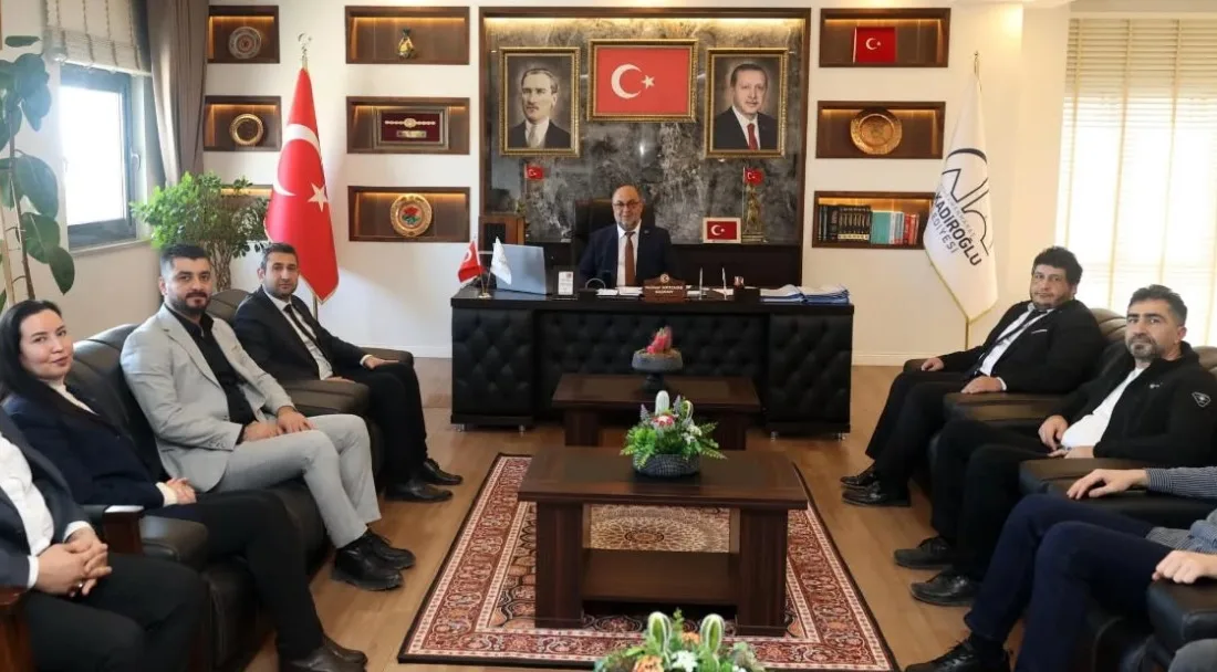 İnşaat Mühendisleri Odası Başkanı Uygar Gündeşli ve beraberindeki yönetim kurulu