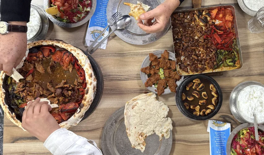 Ramazan ayının yaklaşmasıyla birlikte Kahramanmaraş’ta mutfaklarda geleneksel iftar hazırlıkları yeniden