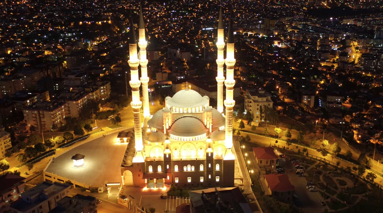 Kahramanmaraş’ta İlk Sahurda Gece Hareketliliği: Ramazan’ın İlk Gecesi Sokaklar Yeniden Canlandı