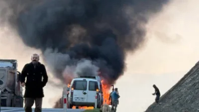 Eski Tomsuklu Yolunda Araç Yangını Paniğe Neden Oldu Kahramanmaraş’ın Onikişubat