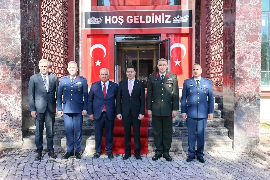 Goksun Belediye Baskani Selim Cuceden Komutanlara ve Protokole Tesekkur 2