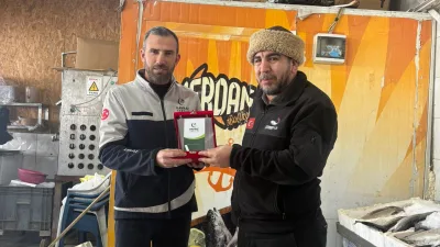 Hayrat Yardım Derneği, Kahramanmaraş Balıkçılar Derneği Başkanı İbrahim Sarı’ya anlamlı