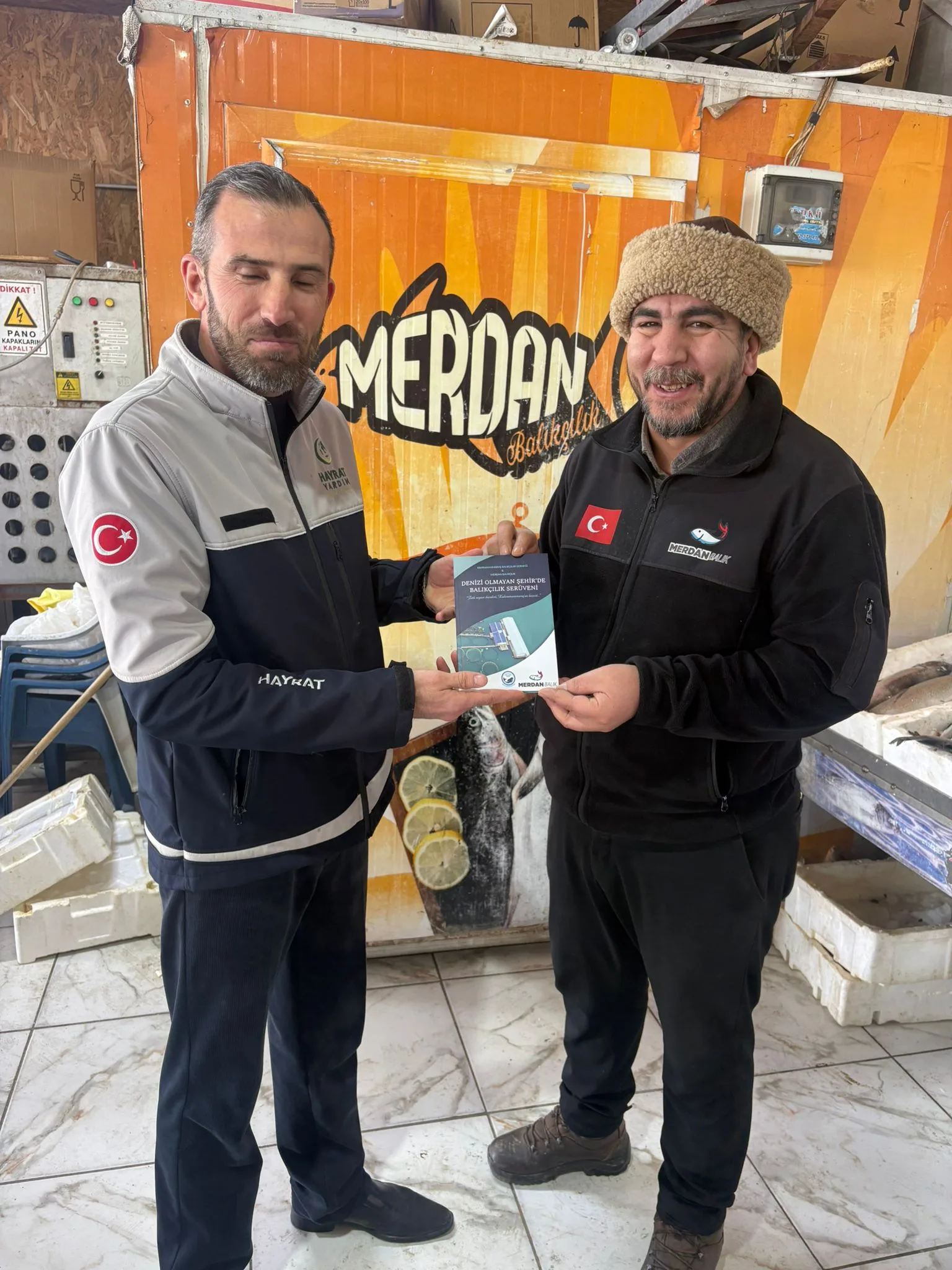 Hayrat Yardim Derneginden Ibrahim Sariya Tesekkur Plaketi 2