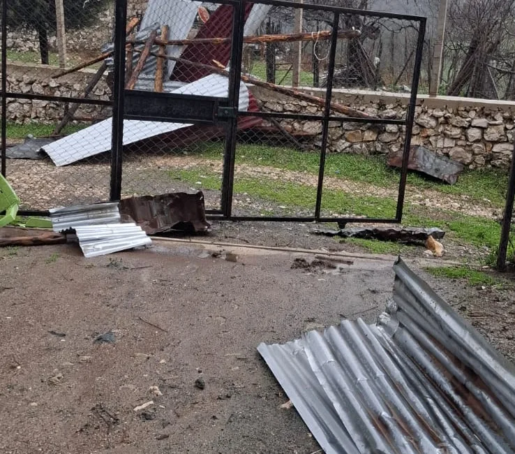 Andırın’da etkili olan şiddetli hortum, Darıovası Mahallesine bağlı Hacıeseler Obası’nda