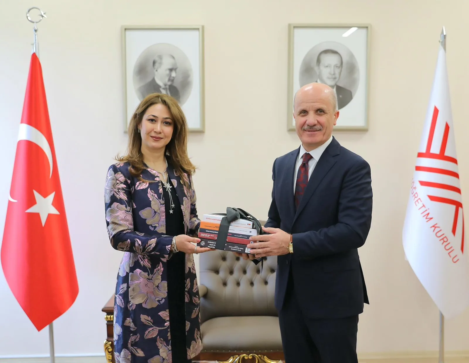 Milletvekili Zuhal Karakoç, Erol Özvar’ı Ziyaret Etti 3 Milletvekili Zuhal Karakoc Erol Ozvari Ziyaret Etti