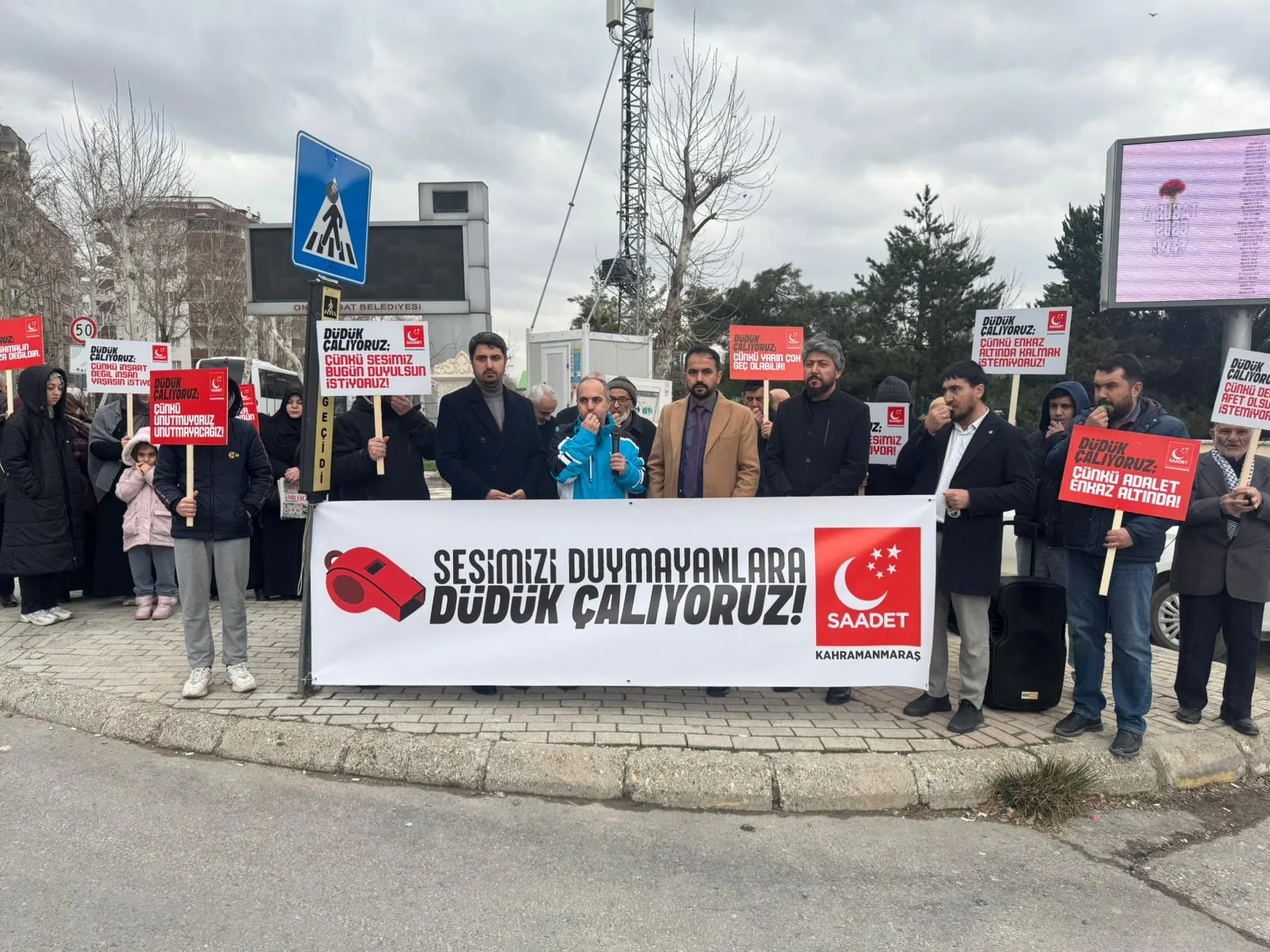 Saadet Partisinden 6 Subat Depremlerinin 3. Yilinda Dikkat Ceken Eylem 1