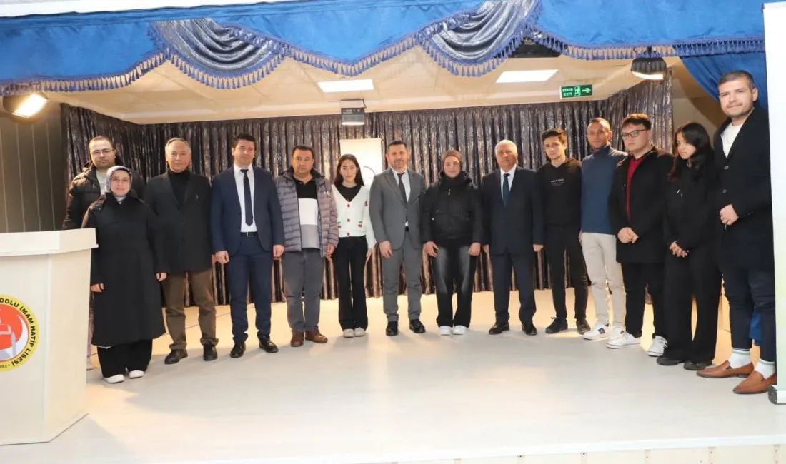 “Gençler Kürsüde” Projesi Büyük Alkış Aldı. Söz gençlerin oldu, kürsü