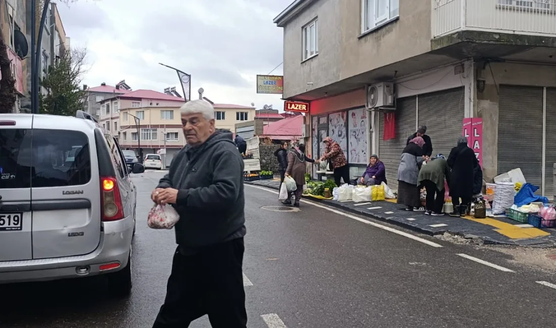 Andırın’da her Çarşamba günü eski kaymakamlık lojmanı civarında kurulan köy