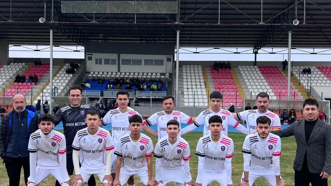 KADİRLİSPOR GERİYE DÜŞTÜ, PUANI KAPTI KADİRLİSPOR GERİYE DÜŞTÜ, PUANI KAPTI
