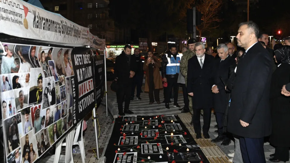 6 Şubat depremlerinin üçüncü yıl dönümünde şehrin çeşitli noktalarında binlerce
