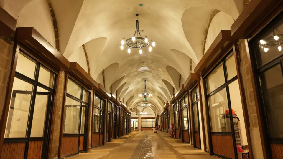 Tarihi Kapalı Çarşı’da yürütülen restorasyon çalışmalarında son düzlüğe girildi, çevre