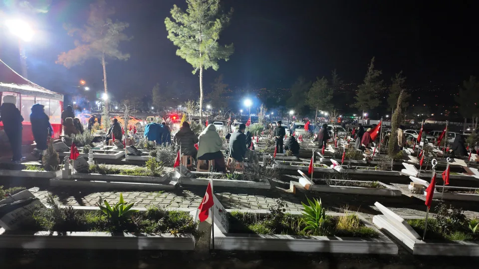 6 Şubat 2023’te meydana gelen ilk depremin saati olan 4:17’de