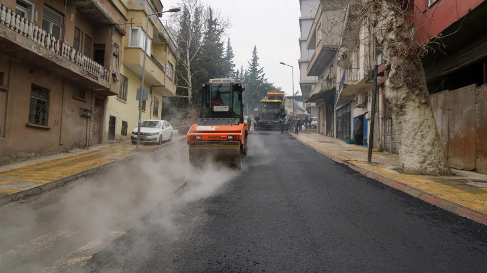 Kahramanmaraş Büyükşehir Belediyesi, şehir merkezinin en yoğun ulaşım akslarından biri