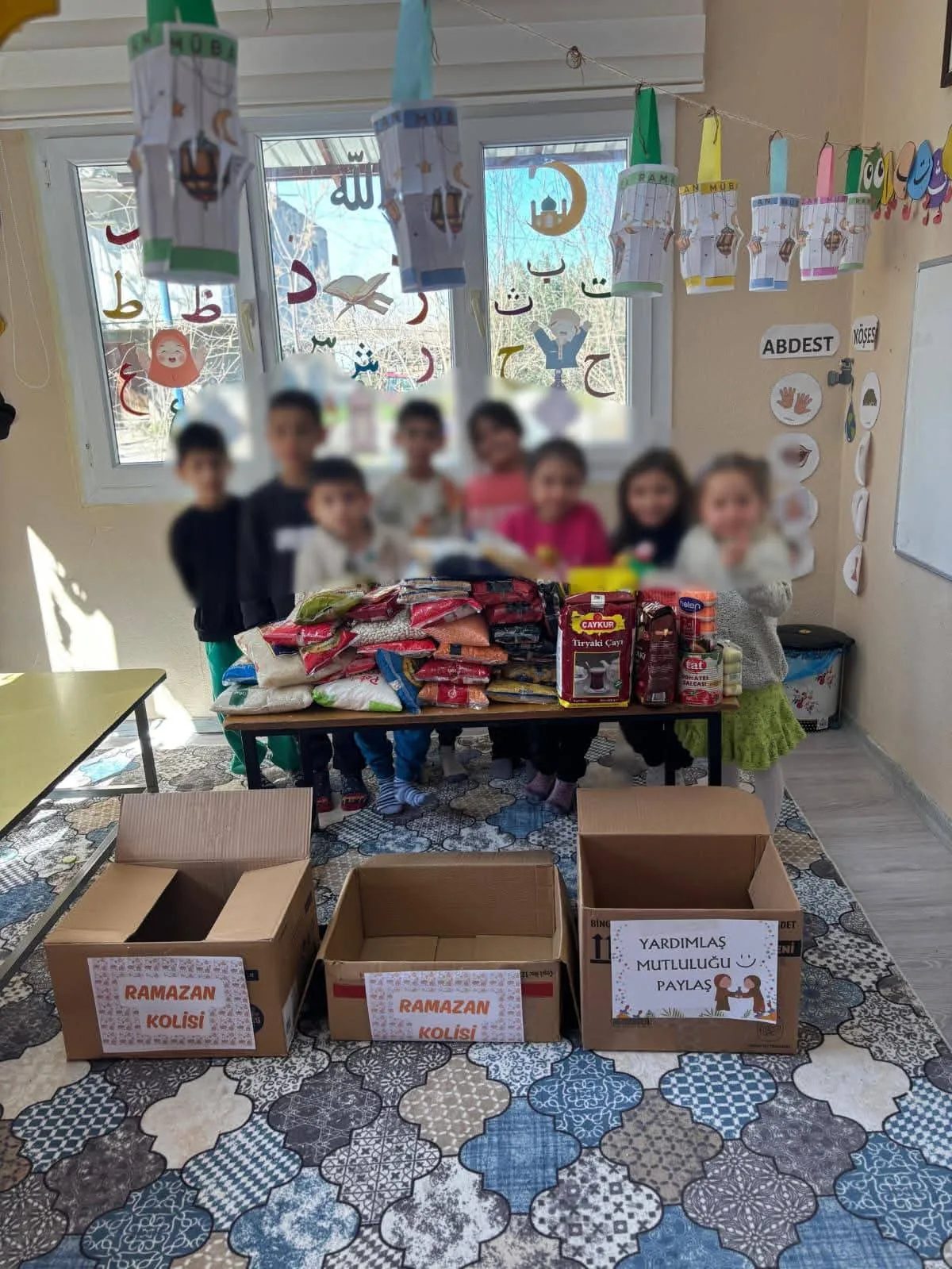Küçük Ellerden Büyük İyilik