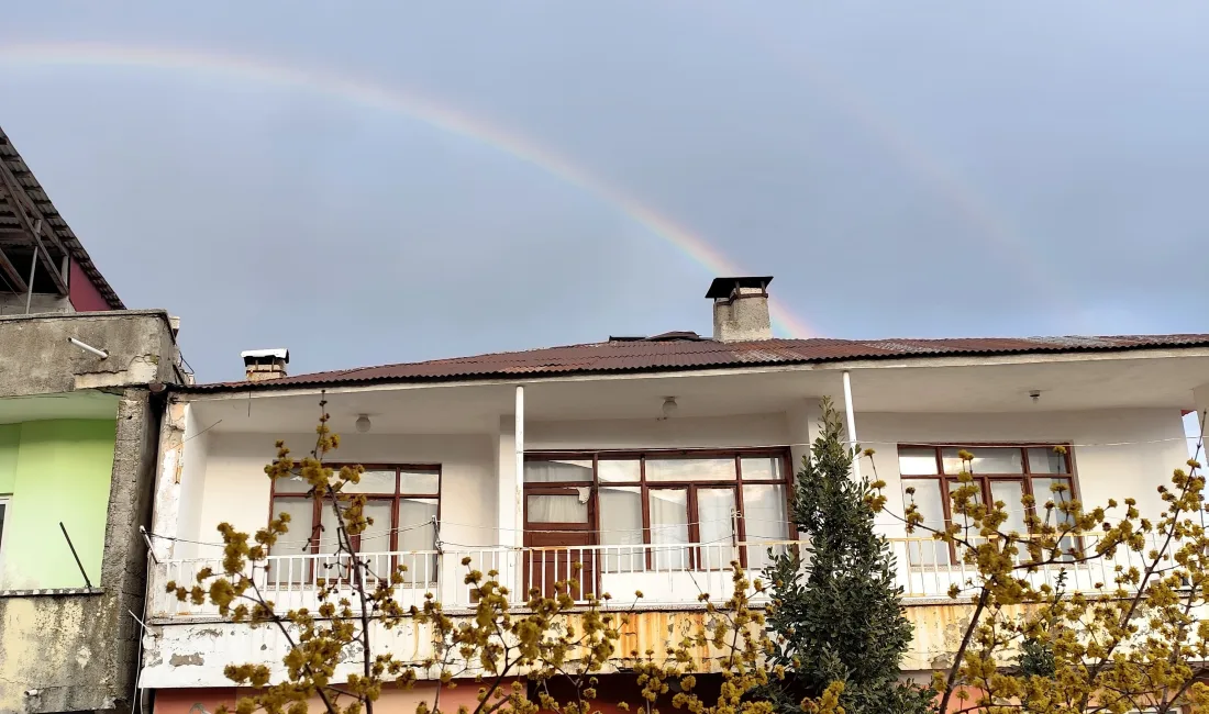 Kahramanmaraş'ın Andırın ilçesinde bugün akşamüstü saatlerinde etkili olan kısa süreli