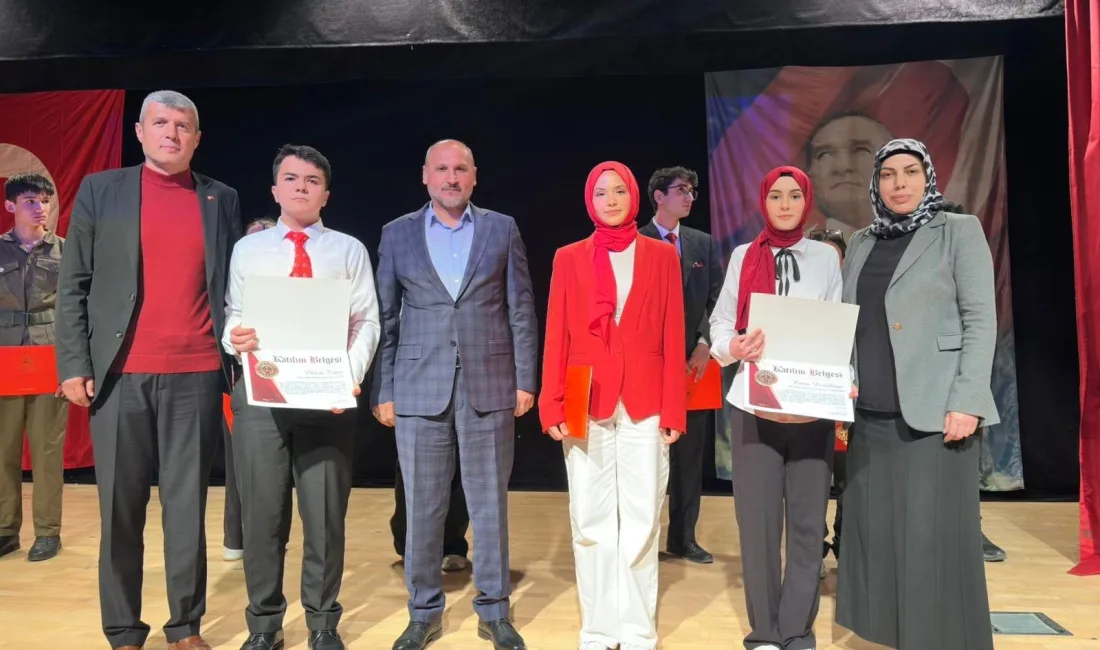 Kadirli’de Gençlerden Duygulu İstiklal Marşı Performansı